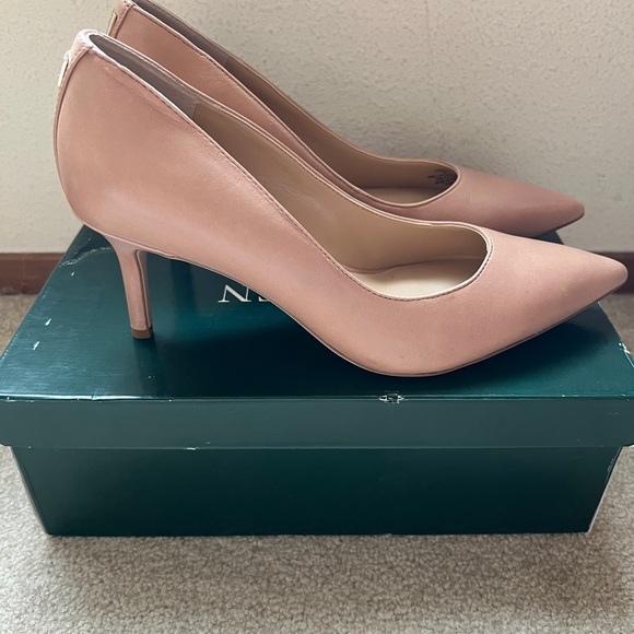 Lauren Ralph Lauren Lanette Classic Tan Heeled Pumps - Picture 2 of 5